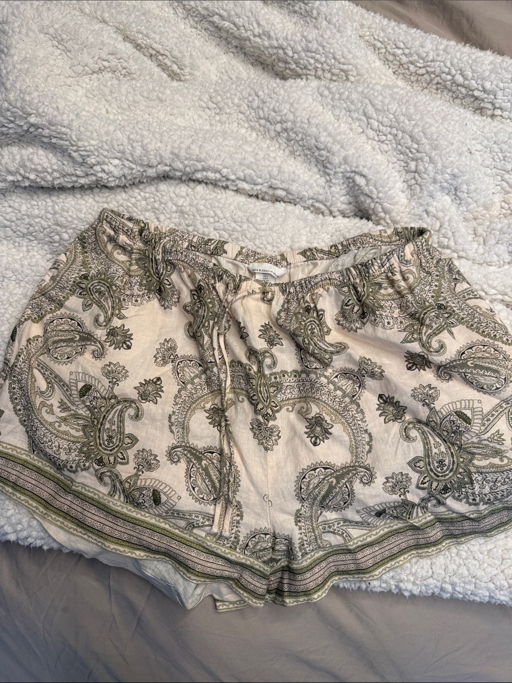 H&M Beige Paisley Print Drawstring Lounge Shorts